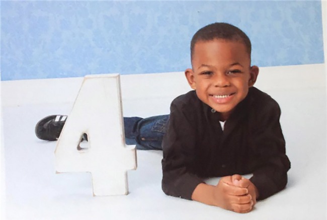 Cậu bé 4 tuổi diễn sâu van xin mẹ trì hoãn đẻ gây sốt mạng xã hội-3