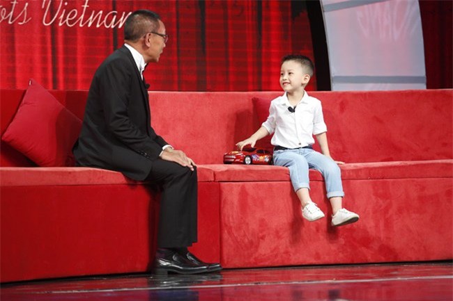 lai van sam khoai chi cau be biet tuot ve xe hoi, so me “bi mo bung” neu de them - 1