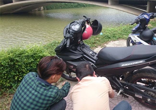 Sốc: Cửa hàng Yamaha sơn lại màu xe Exciter bán cho khách với giá cao