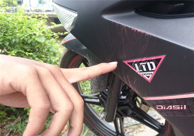 Sốc: Cửa hàng Yamaha sơn lại màu xe Exciter bán cho khách với giá cao