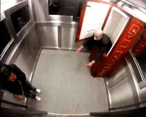 Clip hài: Ngày Halloween, chớ dại đi vào thang máy!-1