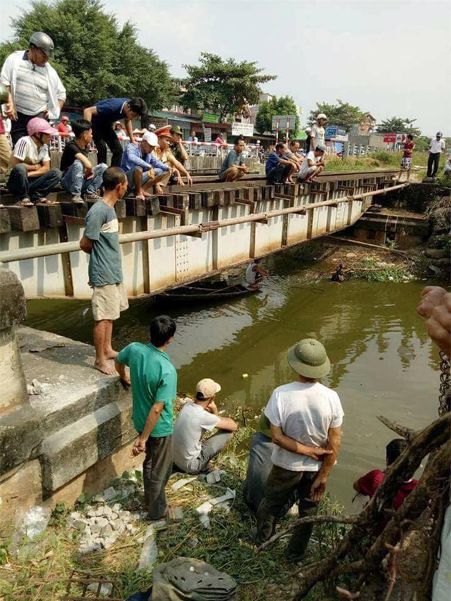 Hà Nam: Không ước lượng được khoảng cách an toàn để đứng chờ khi đoàn tàu sắp lao tới, 2 mẹ con tử vong thương tâm