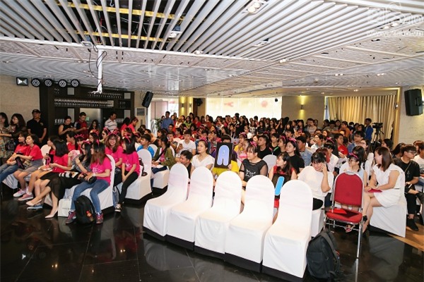 Clip mẹ Trấn Thành chia sẻ niềm tự hào khi có con dâu là Hari Won-1