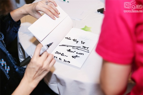 Clip mẹ Trấn Thành chia sẻ niềm tự hào khi có con dâu là Hari Won-10