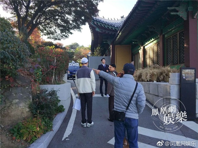 Đám cưới Song - Song trước giờ G: Nhân viên cật lực trang trí lễ đường cả dêm, sáng nay tiếp tục gấp rút hoàn thành - Ảnh 11.