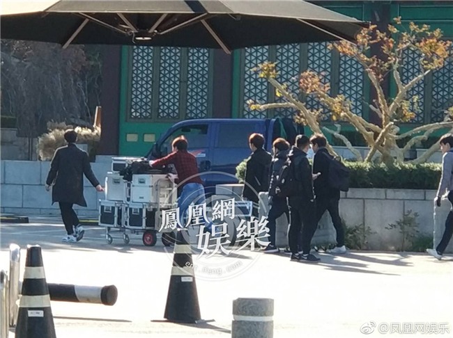 Đám cưới Song - Song trước giờ G: Nhân viên cật lực trang trí lễ đường cả dêm, sáng nay tiếp tục gấp rút hoàn thành - Ảnh 12.