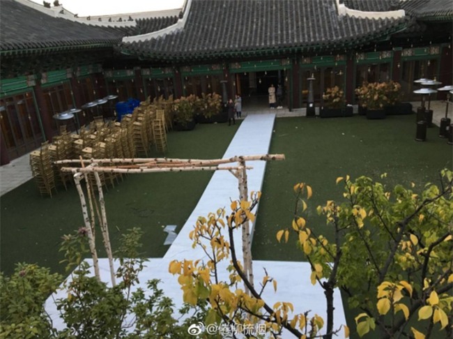 Đám cưới Song - Song trước giờ G: Nhân viên cật lực trang trí lễ đường cả dêm, sáng nay tiếp tục gấp rút hoàn thành - Ảnh 6.