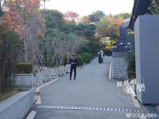 Đám cưới Song - Song trước giờ G: Nhân viên cật lực trang trí lễ đường cả dêm, sáng nay tiếp tục gấp rút hoàn thành - Ảnh 7.