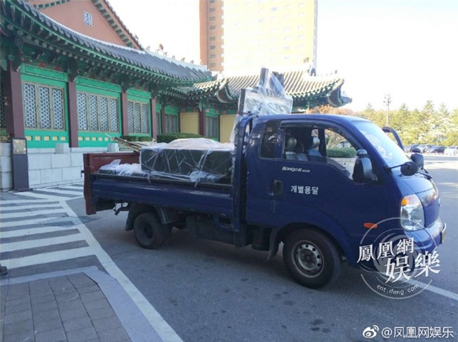 Đám cưới Song - Song trước giờ G: Nhân viên cật lực trang trí lễ đường cả dêm, sáng nay tiếp tục gấp rút hoàn thành - Ảnh 9.