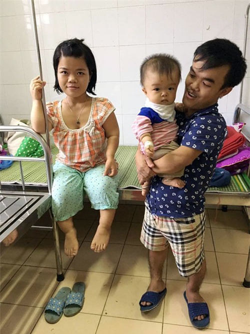 Cuộc sống đầy sóng gió của cặp vợ chồng lùn nhất tỉnh Điện Biên