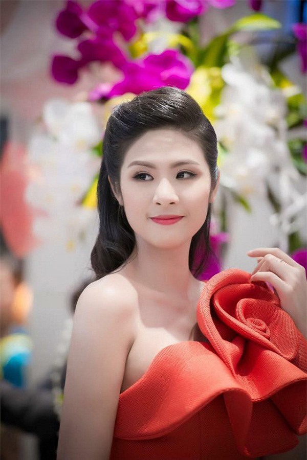 Những hoa hậu Việt vừa đăng quang đã bị ném đá tơi tả về nhan sắc-9