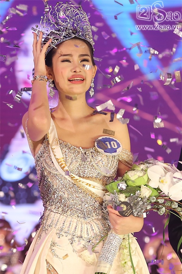 Những hoa hậu Việt vừa đăng quang đã bị ném đá tơi tả về nhan sắc-1