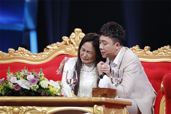 Trấn Thành giàn giụa nước mắt nghe Thanh Hằng kể về cuộc đời bị chồng đánh, tới mức tự tử - Ảnh 4.