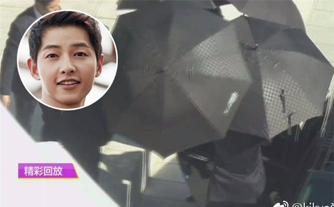 HOT: 3 tiếng trước đám cưới, Song Joong Ki che chắn kít mít tới lễ đường - Ảnh 1.