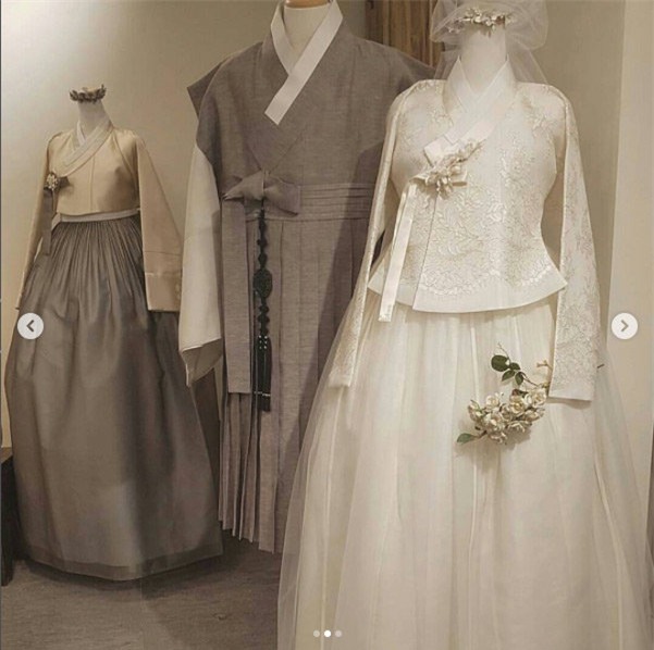 nhung hinh anh dau tien ve 2 chiec vay cuoi cuc hoanh trang cua song hye kyo! - 8