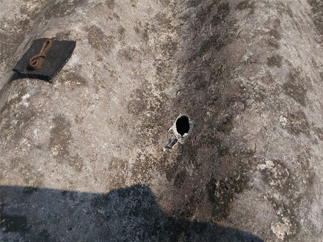 Cận cảnh hiện trường vụ nam thanh niên nghi bị đạn lạc bắn trúng cổ - Ảnh 3.