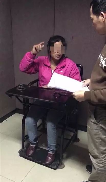 Bố mẹ đẻ nhẫn tâm bắt con làm “bình phong” cho xe đâm tới gãy tay, chấn thương sọ não để vòi tiền - Ảnh 2.