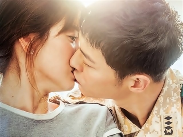 Hậu duệ mặt trời phiên bản chế: Song Joong Ki phải trả 16.5 tỷ để có được Song Hye Kyo trong 7 năm-2