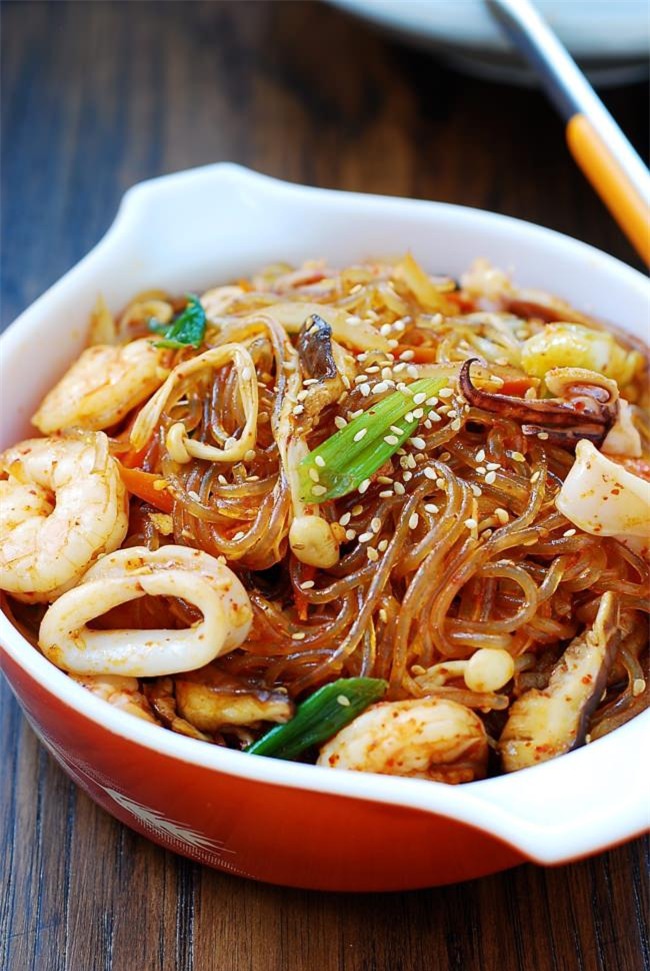 Miến xào hải sản bổ dưỡng, hấp dẫn cho những ngày chán cơm - Ảnh 1.