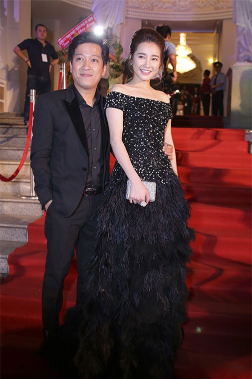 tan hoa hau dai duong dung vay voi ngoc trinh, ai dep hon ai? - 4