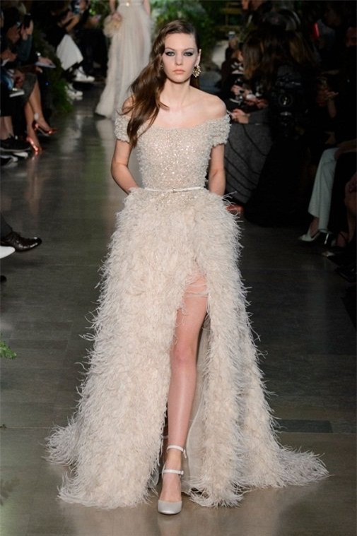 tan hoa hau dai duong dung vay voi ngoc trinh, ai dep hon ai? - 6