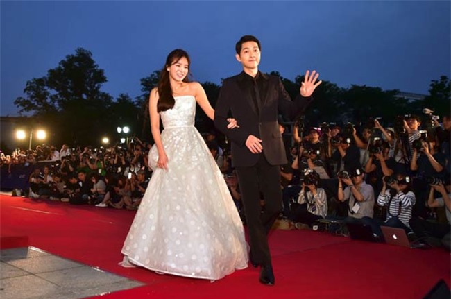 nhung cot moc choi loi trong con duong tinh yeu cua song joong ki - song hye kyo - 8