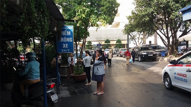 Lý do bảo vệ bệnh viện Phụ Sản Hà Nội đánh rách mặt người nhà bệnh nhân - Ảnh 2.