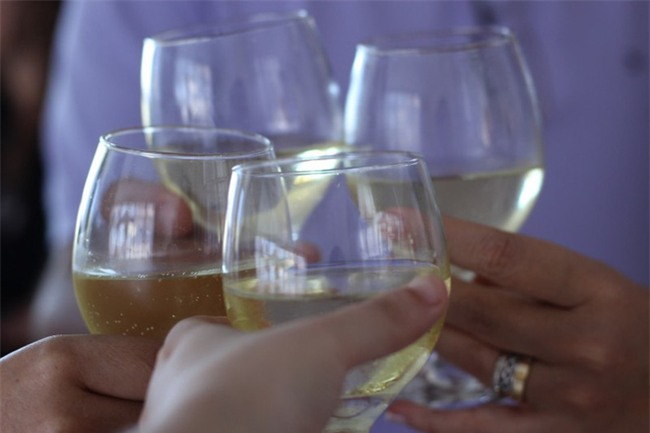 Yêu thương con riêng của bạn gái như con ruột, đến một ngày ông cay đắng nhận ra sự thật về mẹ con họ - Ảnh 3.