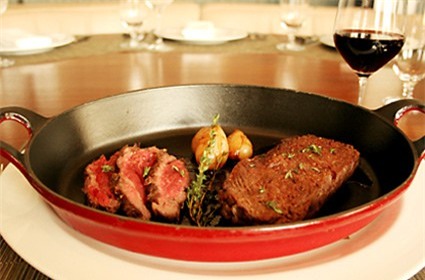 Món bít tết bò Kobe ở nhà hàng Crarftsteak