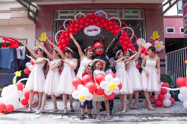 Trang phục cực chất và dàn xế khủng rước dâu trong đám cưới của cặp đôi Sài Thành - Ảnh 1.