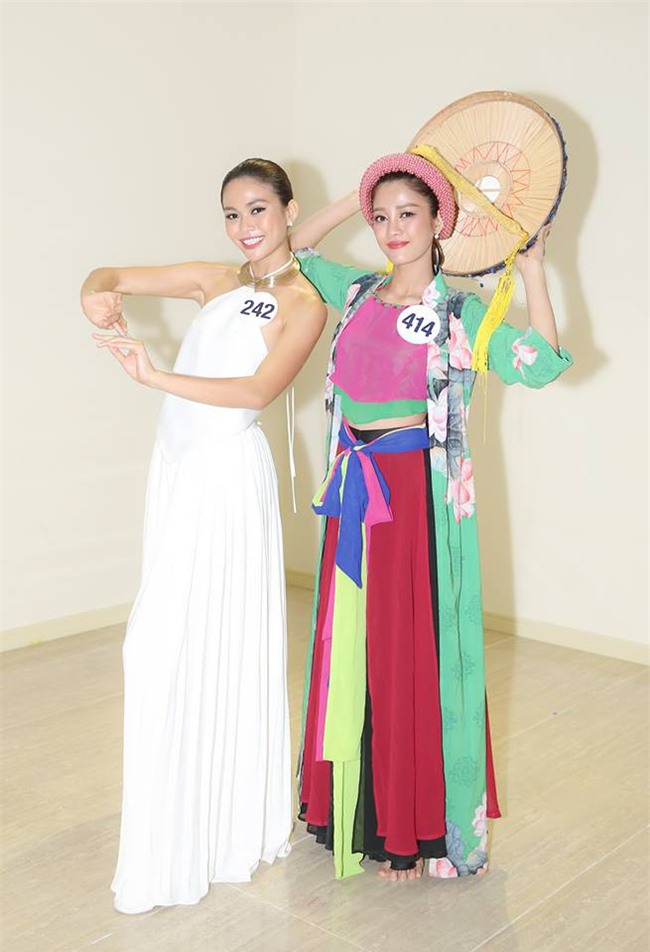 Hoàng Thùy bị nhận xét hát như... tra tấn giám khảo, Mâu Thủy ghi điểm với tài năng múa tại Hoa hậu Hoàn vũ VN - Ảnh 4.