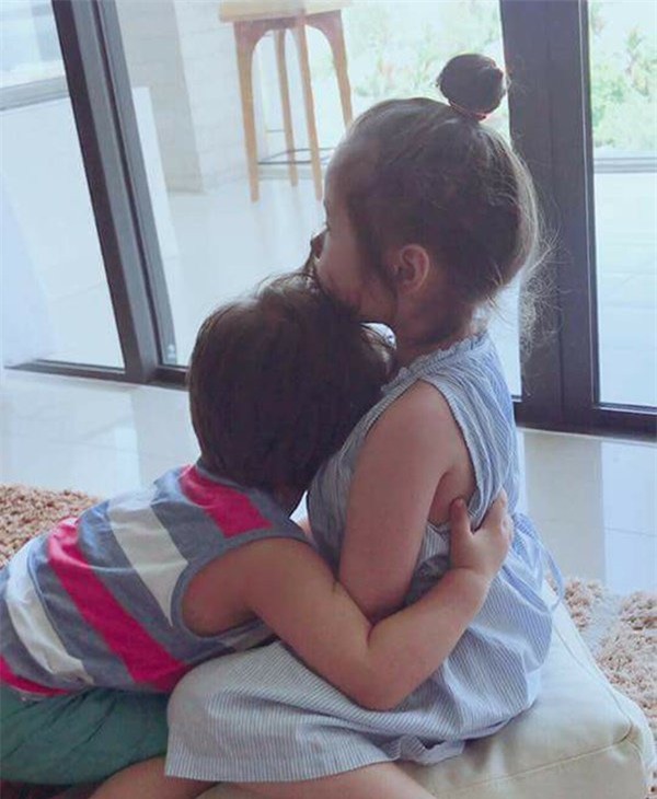 3 ba me showbiz viet noi tieng nuoi day con cuc kheo, giup tre tu lap - 12