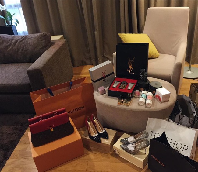 Cuộc sống sang chảnh trải đầy hàng hiệu của Tân Hoa hậu Đại dương Lê Âu Ngân Anh - Ảnh 14.