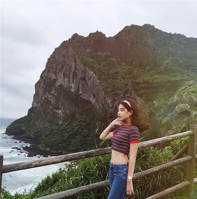 Cuộc sống sang chảnh trải đầy hàng hiệu của Tân Hoa hậu Đại dương Lê Âu Ngân Anh - Ảnh 6.