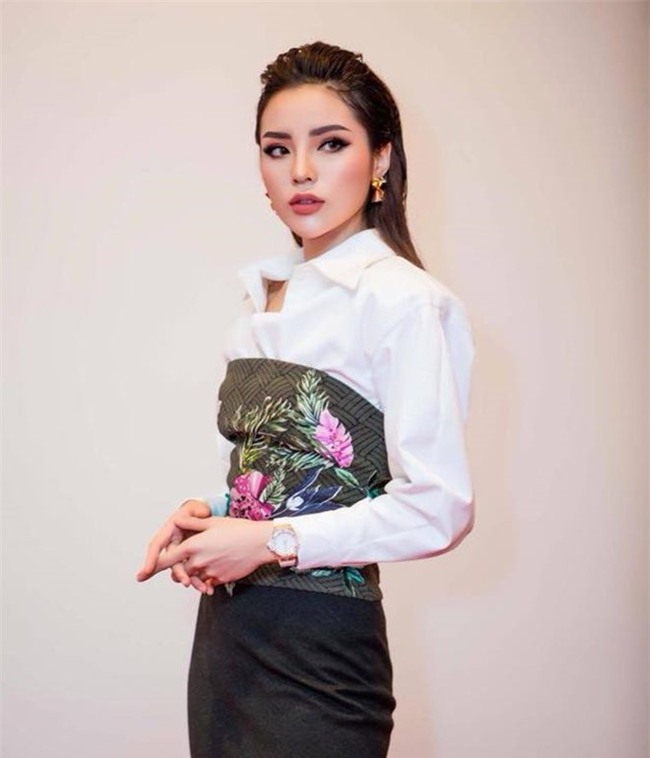 ai trong so my nhan viet la nguoi so huu doi moi teu quyen ru nhat? - 11