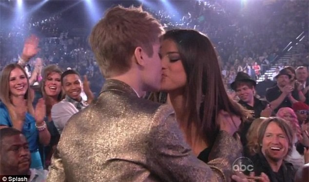 Đây là tình sử của Justin và Selena suốt 7 năm qua: Dài và dai chẳng kém Cô dâu 8 tuổi! - Ảnh 7.