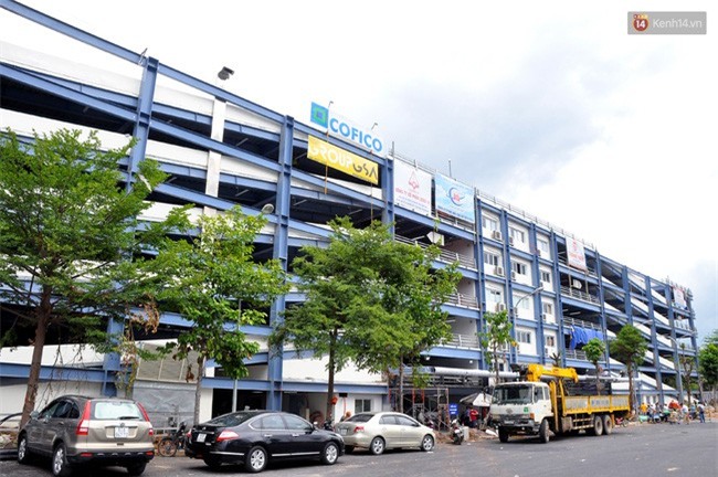 Clip nhân viên bãi xe sân bay Tân Sơn Nhất dọa nạt, giật điện thoại khi khách thông báo mất bugi xe máy - Ảnh 4.