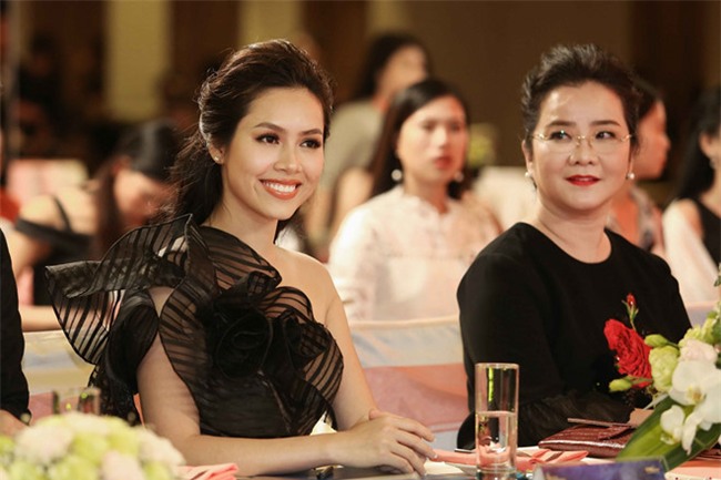 Thi sinh Hoa hau Hoan vu Viet Nam coi phang vay nhay boc lua hinh anh 10