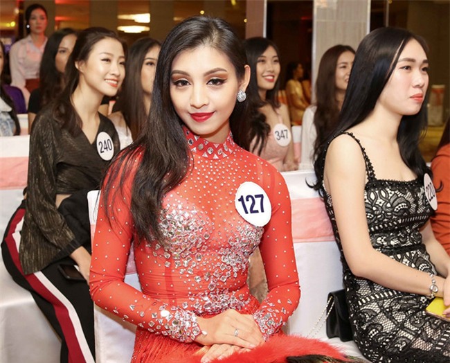Thi sinh Hoa hau Hoan vu Viet Nam coi phang vay nhay boc lua hinh anh 3