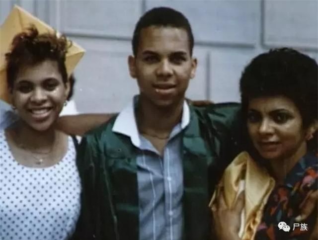 6 năm sau ngày con trai chết, gia đình nhận được bức ảnh hiện trường hé lộ vụ án bí ẩn không lời đáp - Ảnh 2.