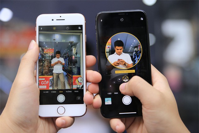 Cả hai camera này đều có chống rung quang học, zoom kỹ thuật số 10x và hỗ trợ chụp ảnh chân dung. Và đi cùng đó hệ thống đèn nâng cấp lên Quad LED, giúp tạo ra ảnh tốt hơn, đặc biệt là ảnh chân dung.