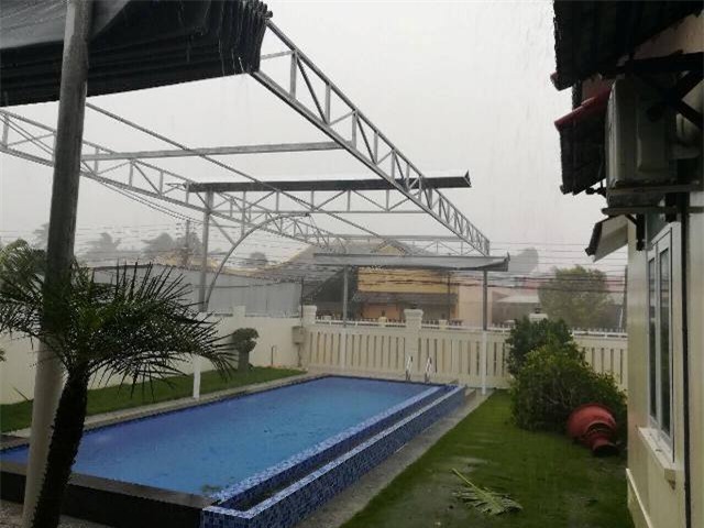 cap nhat bao so 12: nha trang mua gio cuc lon cuon nhieu mai nha, mat dien dien rong - 3