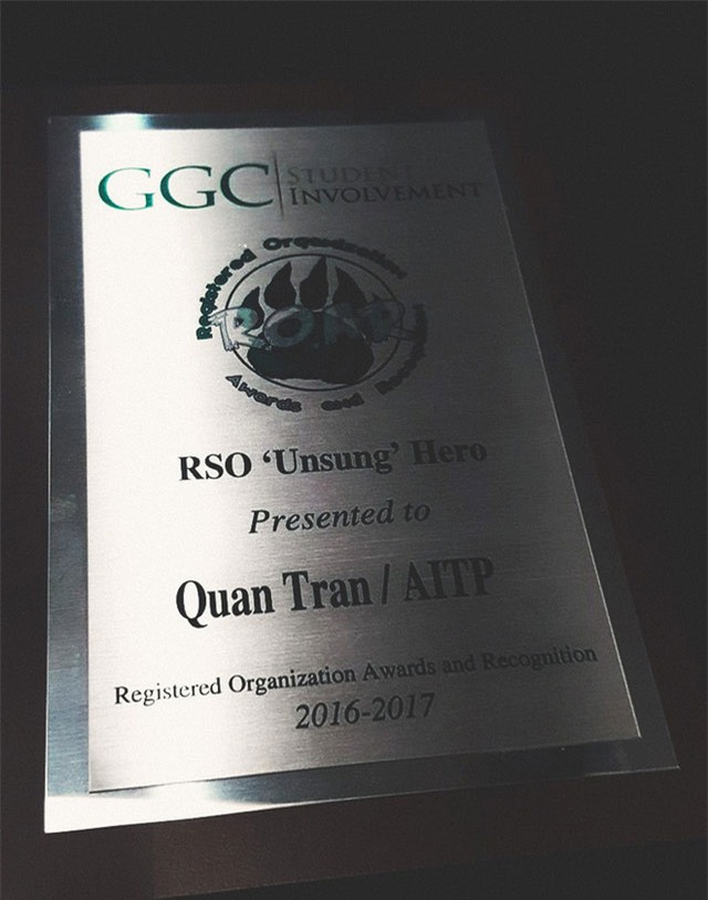 Vào giảng đường bằng xe lăn, 9X Việt trở thành “người hùng” trên đất Mỹ