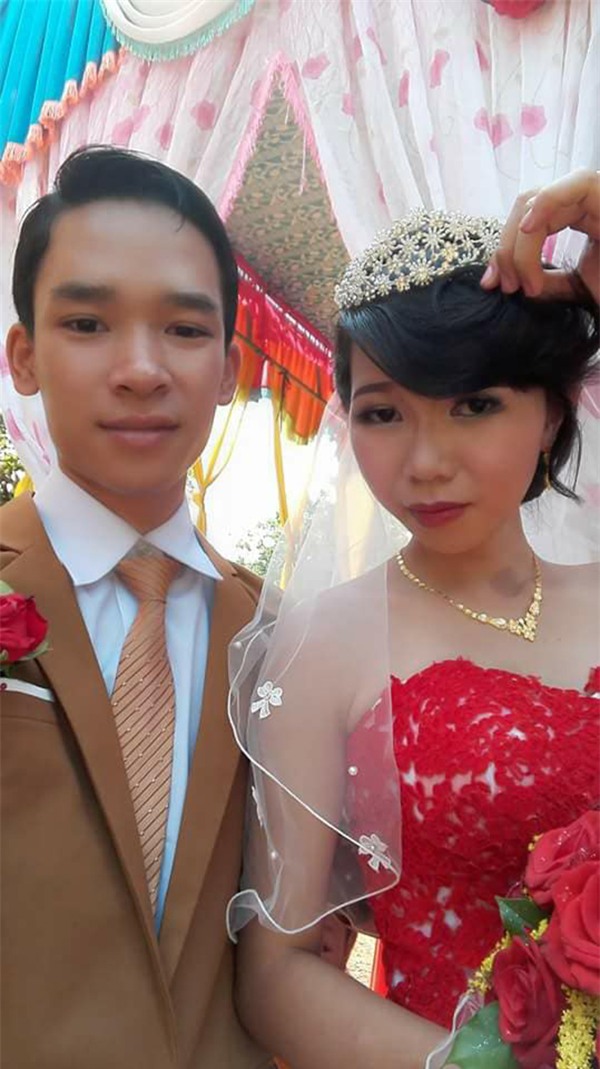 Mac ban be ban tan, chang trai 9X van yeu va cuoi co nang mat hi nguoi Nung