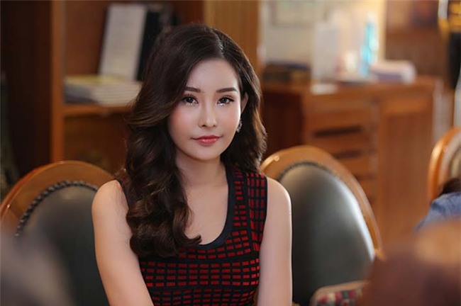 Choáng vì gương mặt tròn lạ, mũi tẹt của Hoa hậu Đại dương 2017