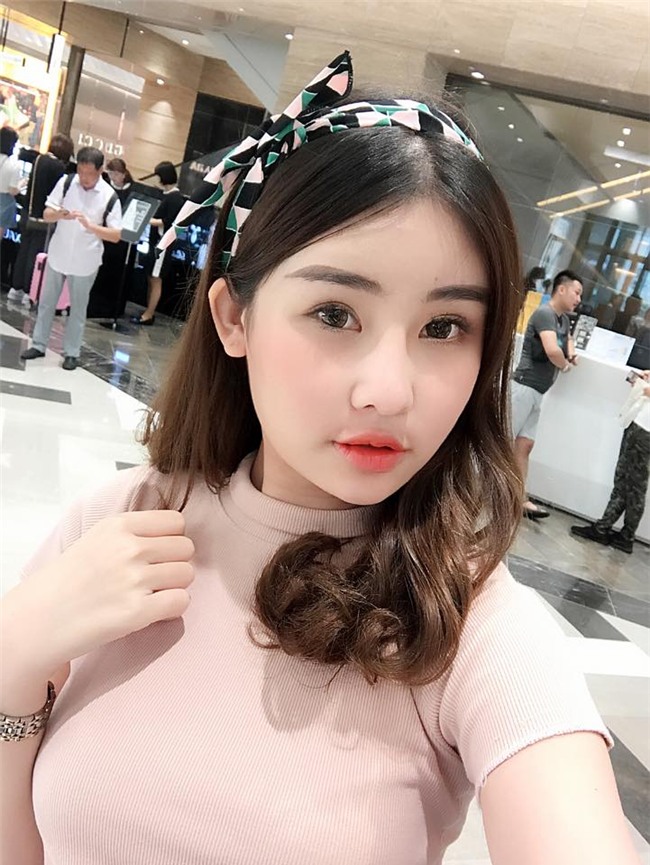 Choáng vì gương mặt tròn lạ, mũi tẹt của Hoa hậu Đại dương 2017