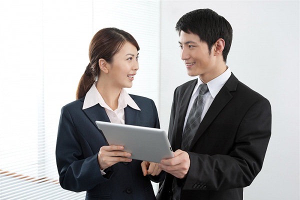 bang hoang phat hien anh nong cua chong trong dien thoai co ban than - 2