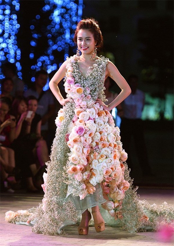 khi sao viet khong ngai "chan ngan", tu tin dan dau dan "chan dai" - 10