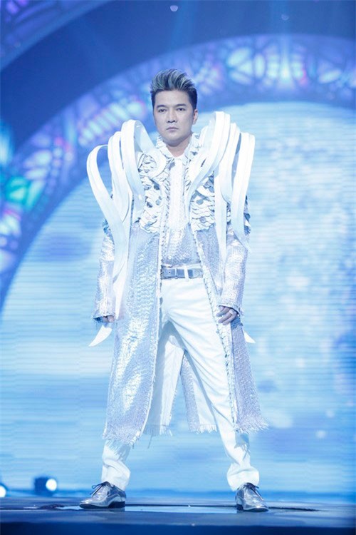 khi sao viet khong ngai "chan ngan", tu tin dan dau dan "chan dai" - 13