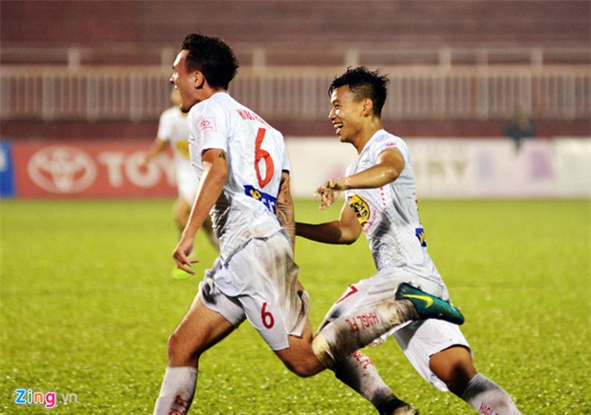 Bau Duc: ‘Khong hieu sao HAGL thang doi manh, thua doi yeu’ hinh anh 2